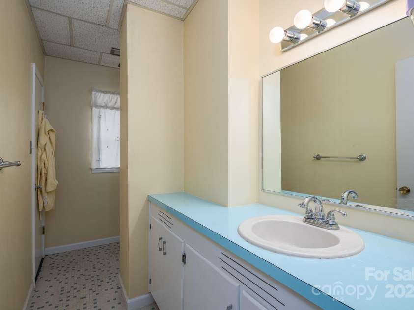227 Country Club Circle, Shelby, NC 28150.  MLS# CAR4256011, YatesRealty ID 12032. Full bath in basement