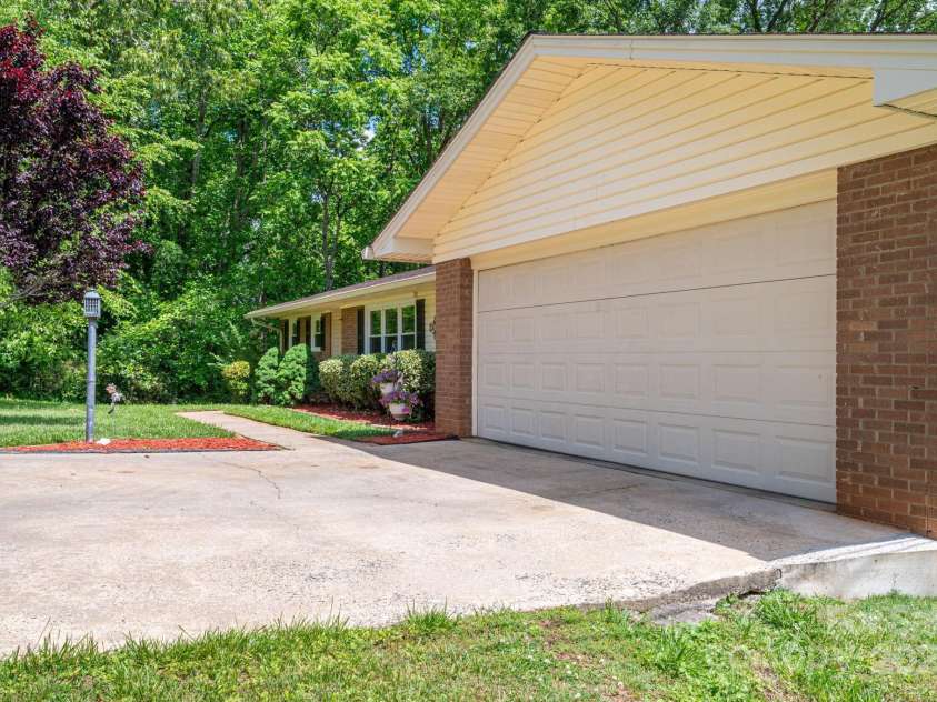 227 Country Club Circle, Shelby, NC 28150.  MLS# CAR4256011, YatesRealty ID 12032. Two car garage