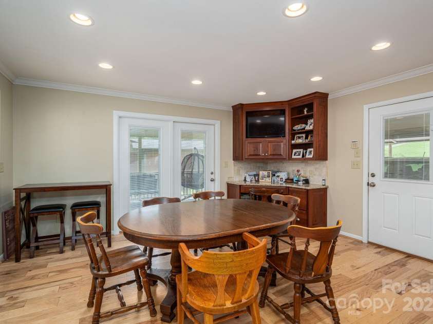 227 Country Club Circle, Shelby, NC 28150.  MLS# CAR4256011, YatesRealty ID 12032. View from kitchen to breakfast area. The door on the right is the entrance from the garage.