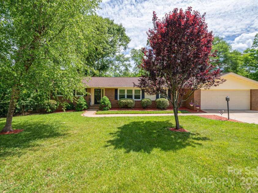 227 Country Club Circle, Shelby, NC 28150.  MLS# CAR4256011, YatesRealty ID 12032. Welcome to 227 Country Club Circle!