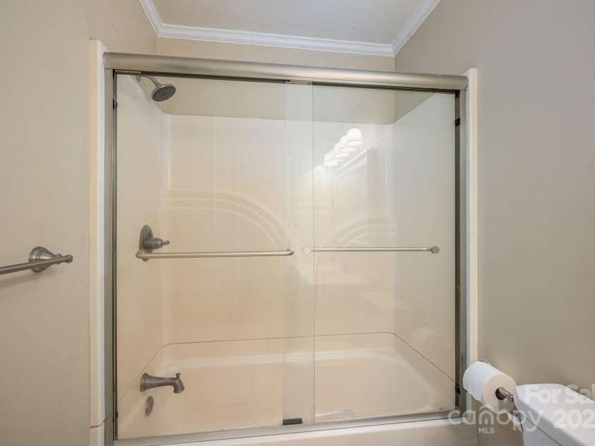 227 Country Club Circle, Shelby, NC 28150.  MLS# CAR4256011, YatesRealty ID 12032. ...with a tub and shower combo.