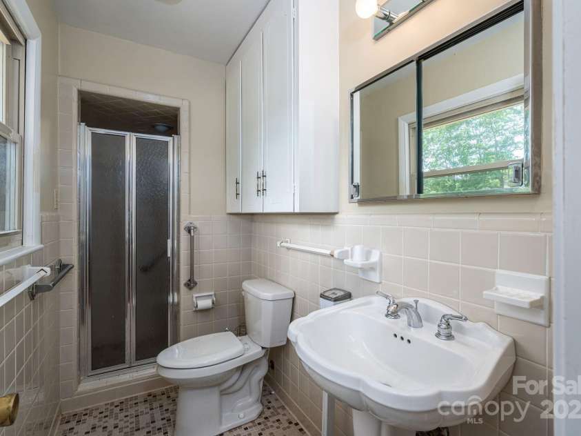 227 Country Club Circle, Shelby, NC 28150.  MLS# CAR4256011, YatesRealty ID 12032. ...with an en suite bath.