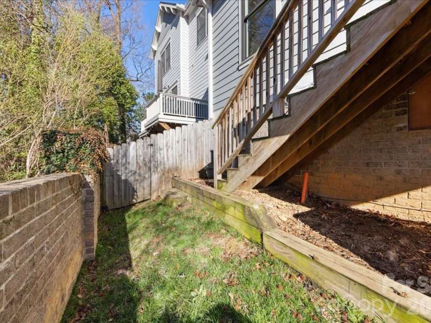 2731 Kilgo Way, Charlotte, NC 28205.  MLS# CAR4337878, YatesRealty ID 12033. 