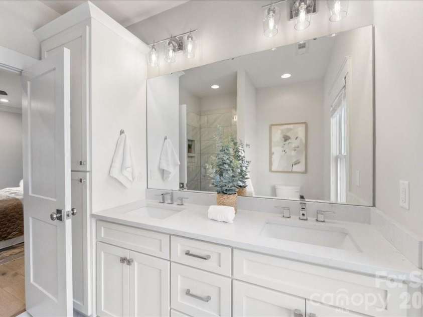 2731 Kilgo Way, Charlotte, NC 28205.  MLS# CAR4337878, YatesRealty ID 12033. Primary Bathroom