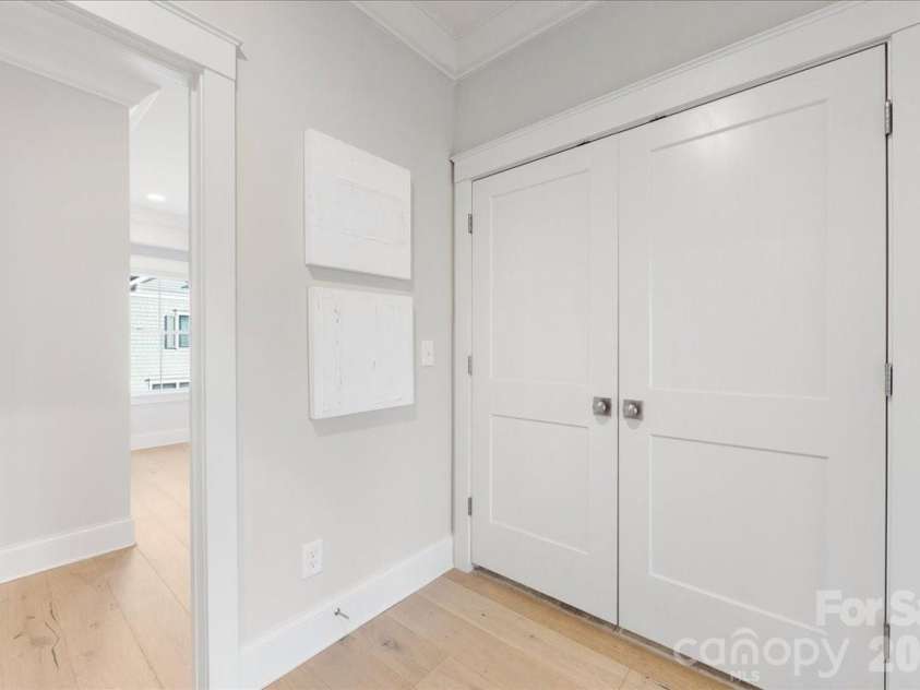 2731 Kilgo Way, Charlotte, NC 28205.  MLS# CAR4337878, YatesRealty ID 12033. Upstairs Landing