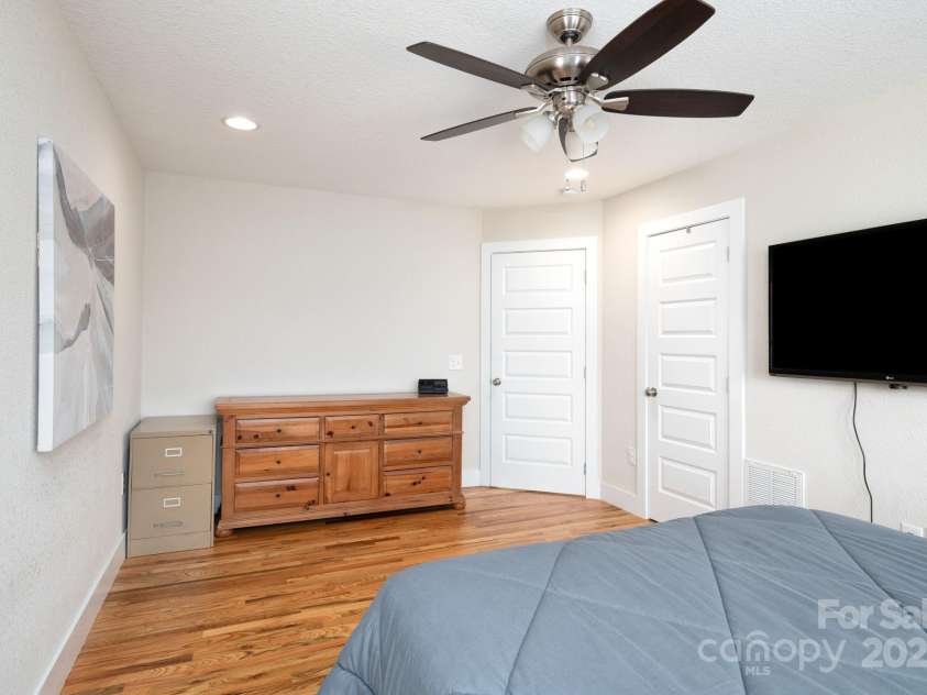 75 Dry Ridge, Canton, NC 28716.  MLS# CAR4232020, YatesRealty ID 12034. Easy Access to Primary Bedroom Space