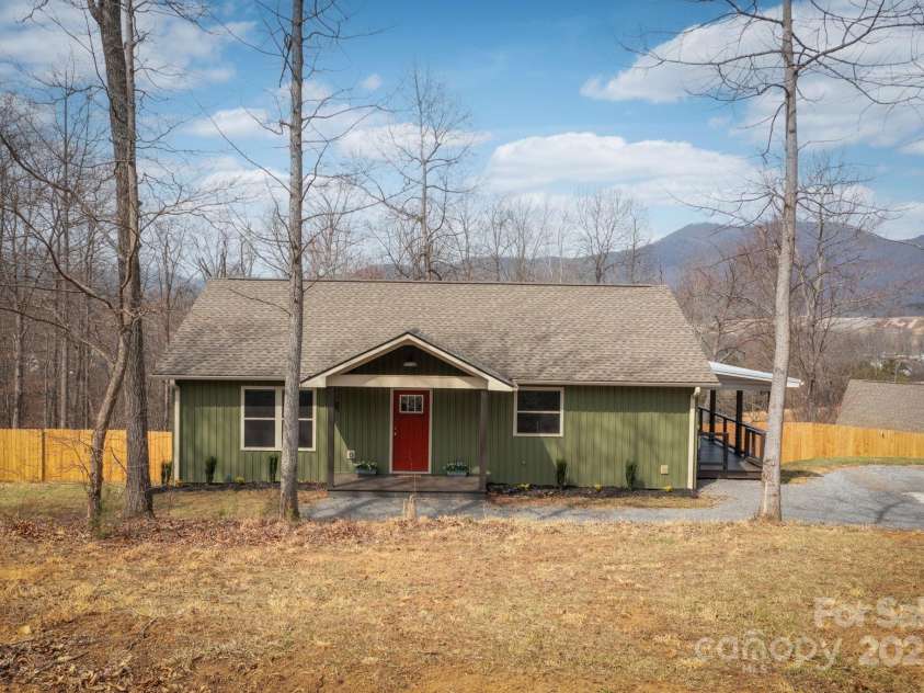 75 Dry Ridge, Canton, NC 28716.  MLS# CAR4232020, YatesRealty ID 12034. One Level Living on Spacious Lot with Mountain Views