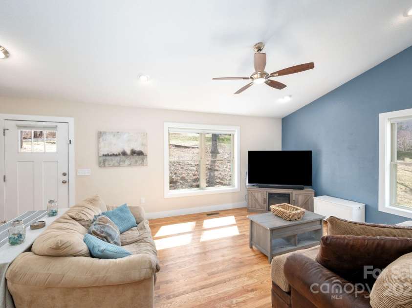 75 Dry Ridge, Canton, NC 28716.  MLS# CAR4232020, YatesRealty ID 12034. Vaulted Living Space and Main Level Entry