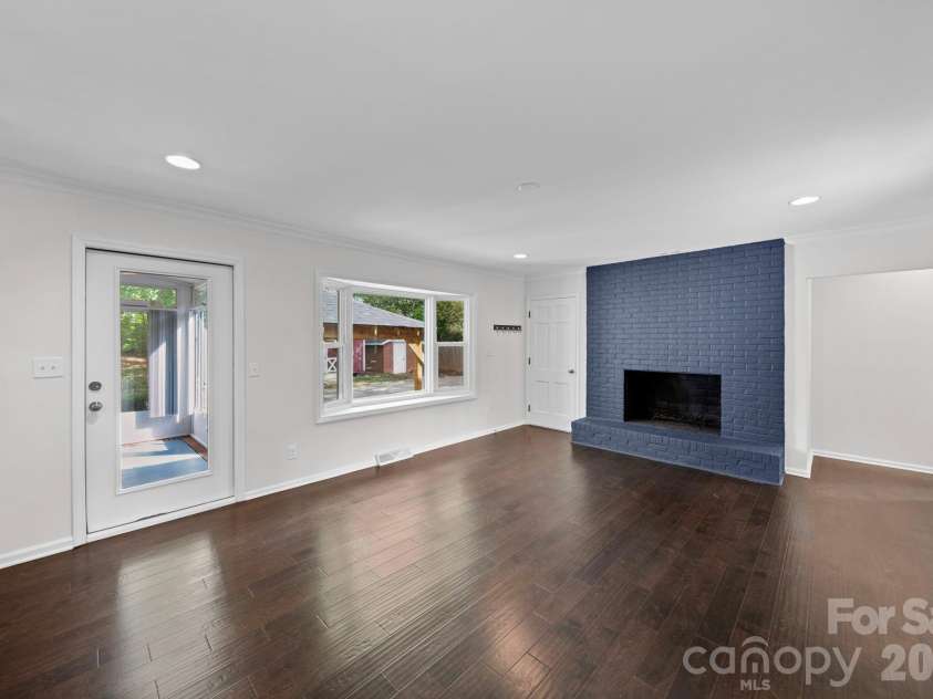 21 Bowen Drive, Belmont, NC 28012.  MLS# CAR4368303, YatesRealty ID 12038. 