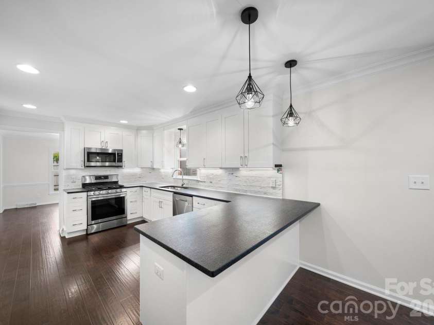 21 Bowen Drive, Belmont, NC 28012.  MLS# CAR4368303, YatesRealty ID 12038. 