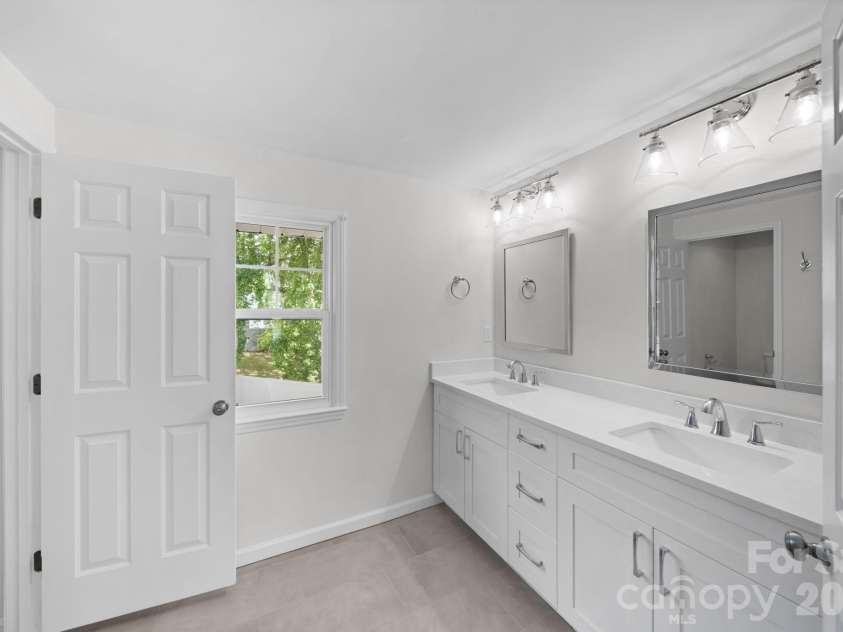 21 Bowen Drive, Belmont, NC 28012.  MLS# CAR4368303, YatesRealty ID 12038. 