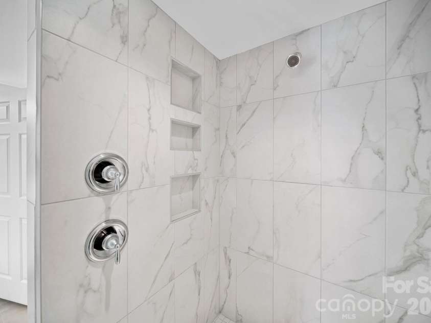 21 Bowen Drive, Belmont, NC 28012.  MLS# CAR4368303, YatesRealty ID 12038. 