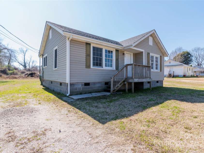 819 Rankin Avenue, Gastonia, NC 28052.  MLS# CAR4253766, YatesRealty ID 12039. 