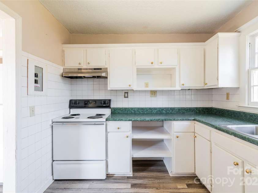 819 Rankin Avenue, Gastonia, NC 28052.  MLS# CAR4253766, YatesRealty ID 12039. 