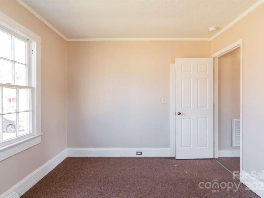 819 Rankin Avenue, Gastonia, NC 28052.  MLS# CAR4253766, YatesRealty ID 12039. 