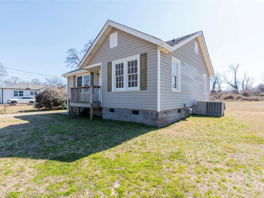 819 Rankin Avenue, Gastonia, NC 28052.  MLS# CAR4253766, YatesRealty ID 12039. 
