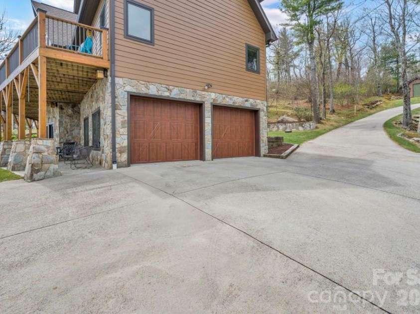 7054 Grandview Circle, Newland, NC 28657.  MLS# CAR4369276, YatesRealty ID 12040. 