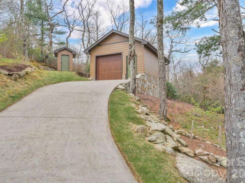 7054 Grandview Circle, Newland, NC 28657.  MLS# CAR4369276, YatesRealty ID 12040. 
