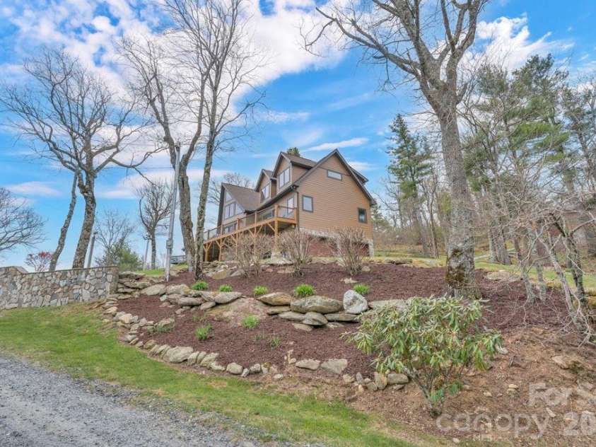 7054 Grandview Circle, Newland, NC 28657.  MLS# CAR4369276, YatesRealty ID 12040. 