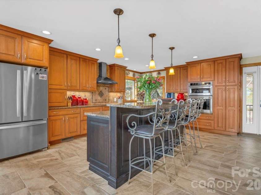 7054 Grandview Circle, Newland, NC 28657.  MLS# CAR4369276, YatesRealty ID 12040. 