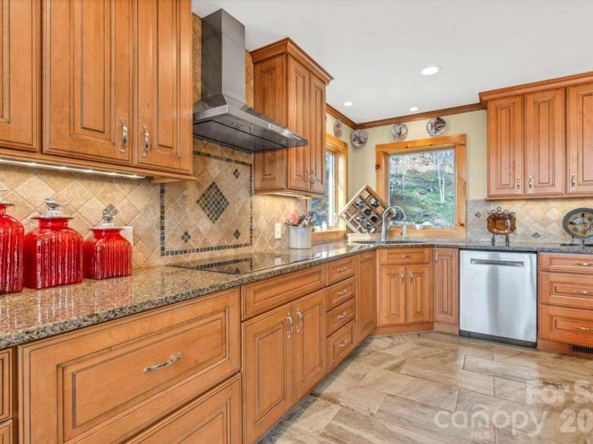 7054 Grandview Circle, Newland, NC 28657.  MLS# CAR4369276, YatesRealty ID 12040. 