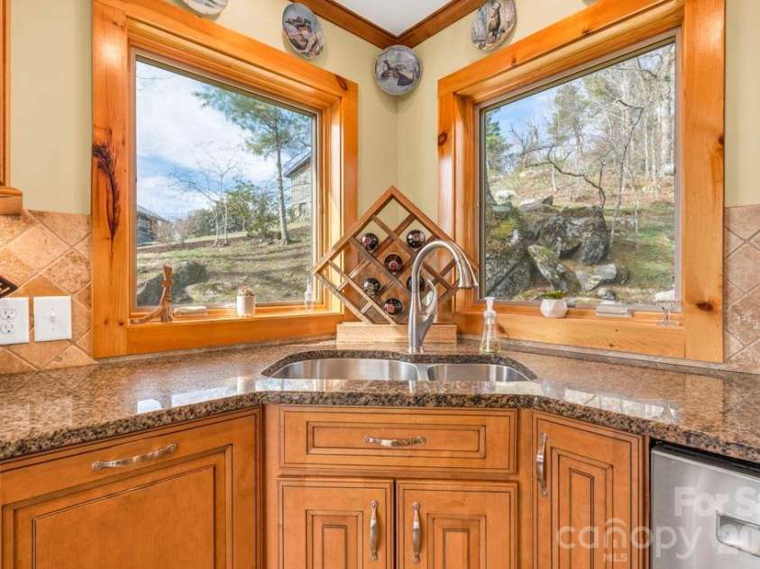 7054 Grandview Circle, Newland, NC 28657.  MLS# CAR4369276, YatesRealty ID 12040. 