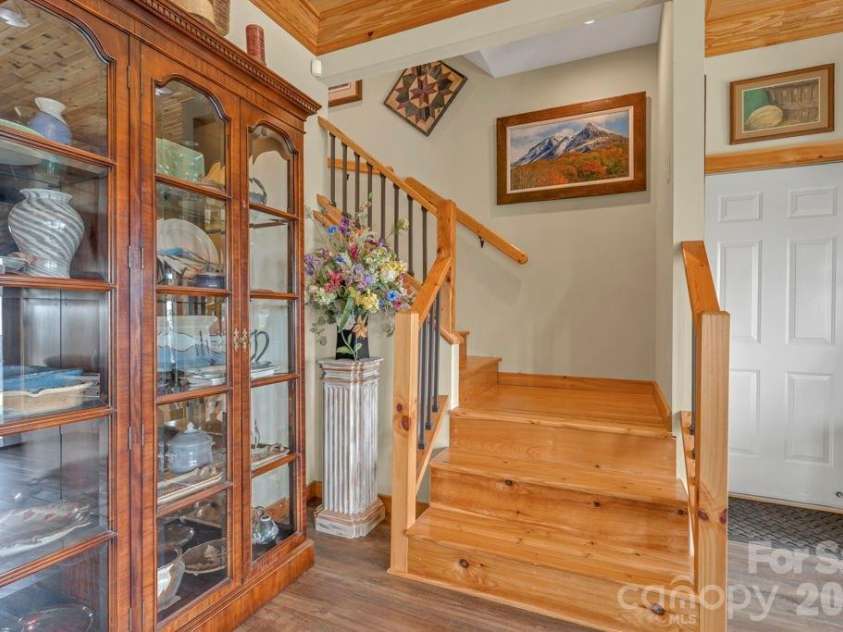 7054 Grandview Circle, Newland, NC 28657.  MLS# CAR4369276, YatesRealty ID 12040. 