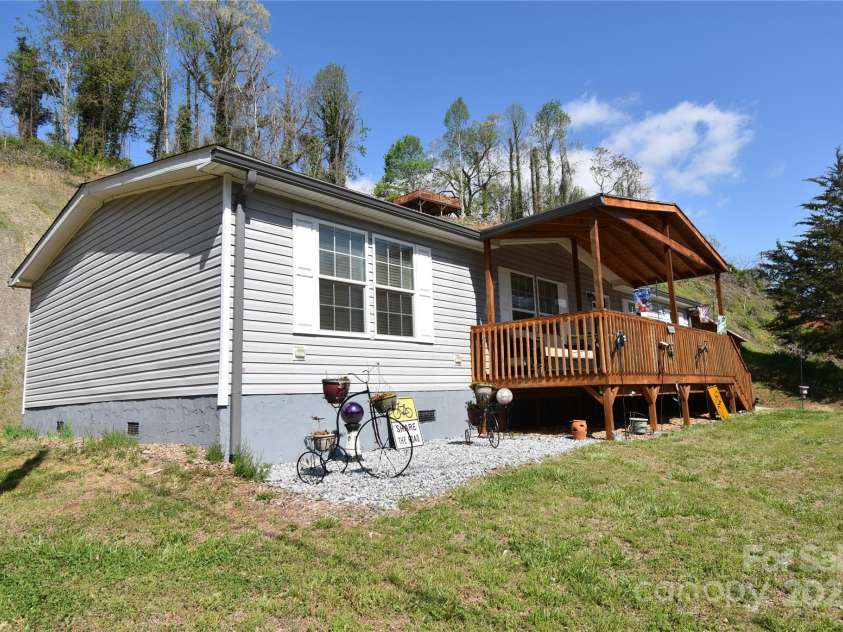435 Forest Place, Lenoir, NC 28645.  MLS# CAR4218397, YatesRealty ID 12041. 
