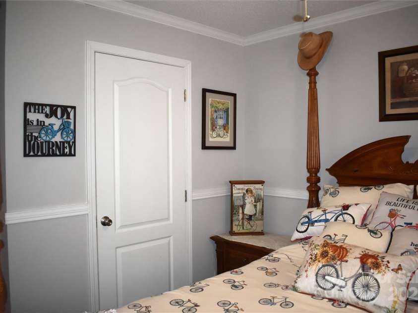 435 Forest Place, Lenoir, NC 28645.  MLS# CAR4218397, YatesRealty ID 12041. 