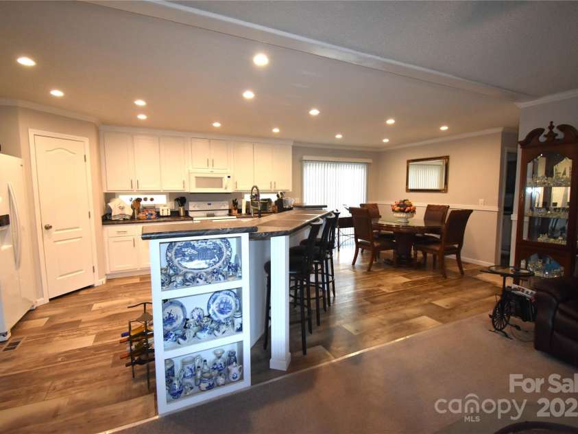 435 Forest Place, Lenoir, NC 28645.  MLS# CAR4218397, YatesRealty ID 12041. 