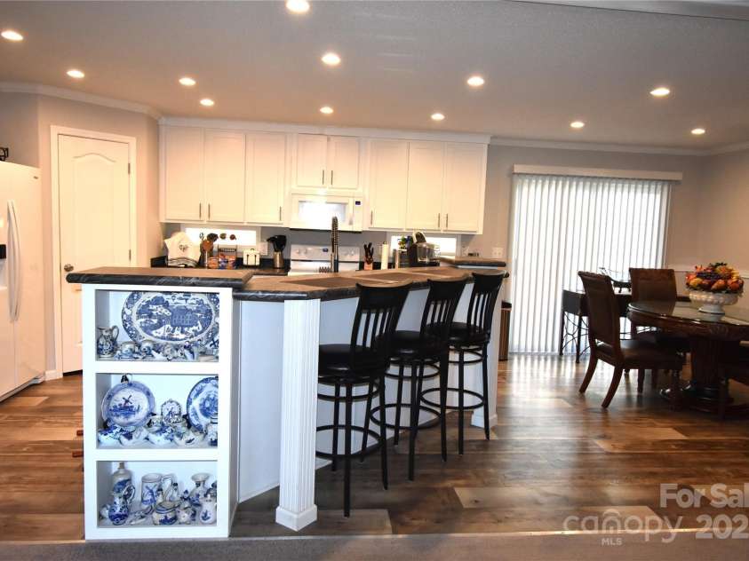 435 Forest Place, Lenoir, NC 28645.  MLS# CAR4218397, YatesRealty ID 12041. 