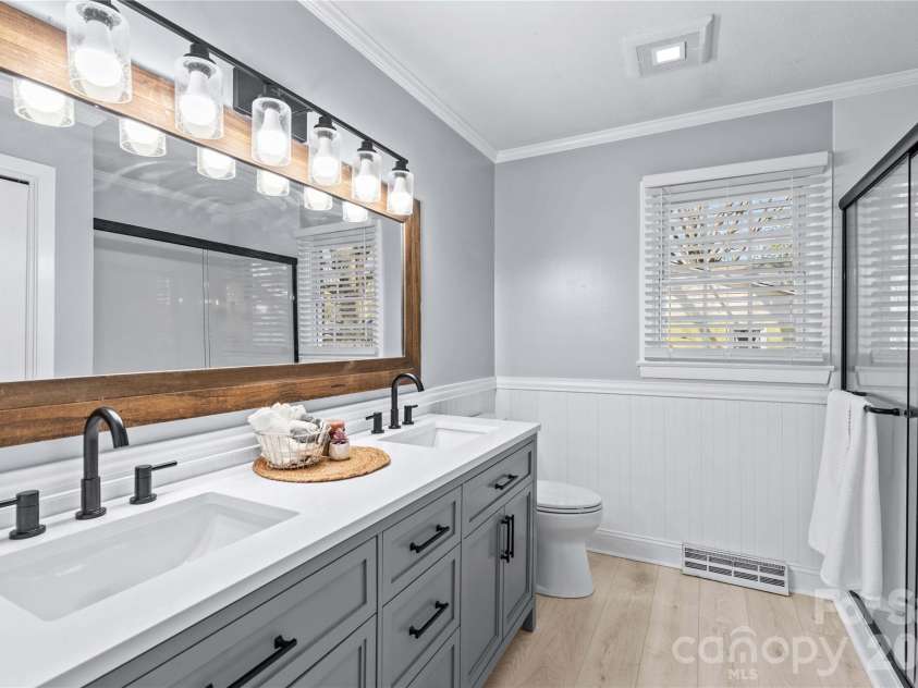 408 Sides Street, Rockwell, NC 28138.  MLS# CAR4357665, YatesRealty ID 12042. Main Bathroom