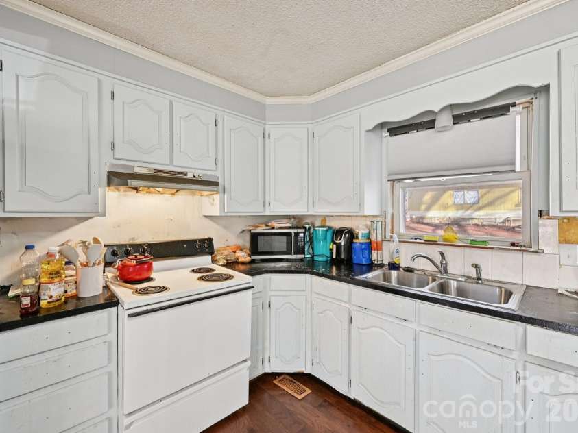 5075 Lewis Road, Gastonia, NC 28052.  MLS# CAR4347750, YatesRealty ID 12043. 
