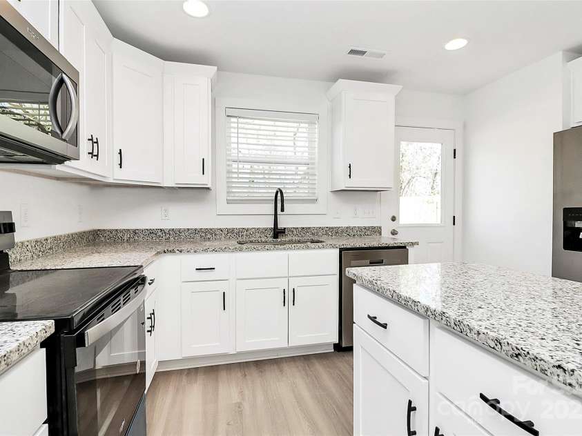 624 Kerr Street, Salisbury, NC 28144.  MLS# CAR4251414, YatesRealty ID 12043. 