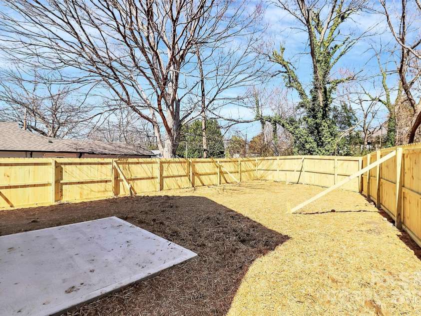 624 Kerr Street, Salisbury, NC 28144.  MLS# CAR4251414, YatesRealty ID 12043. Fully Fenced Backyard!