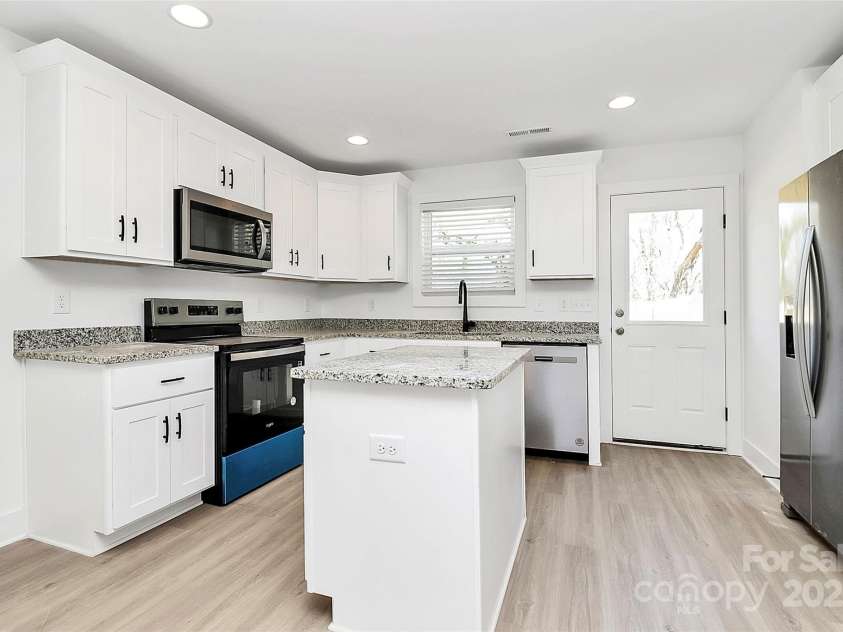 624 Kerr Street, Salisbury, NC 28144.  MLS# CAR4251414, YatesRealty ID 12043. Wonderful Kitchen with Island!