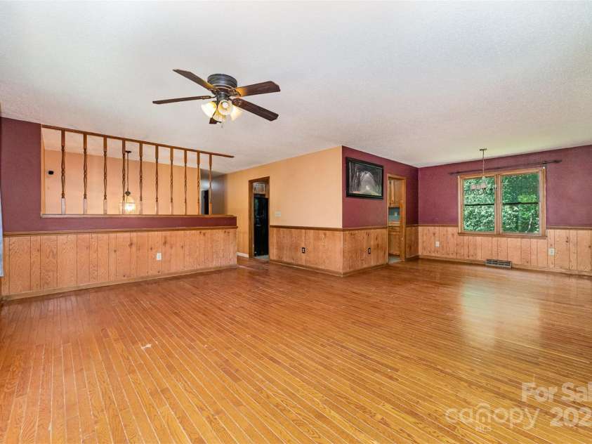 154 Seven Oaks Lane, Statesville, NC 28677.  MLS# CAR4253333, YatesRealty ID 12045. Living room