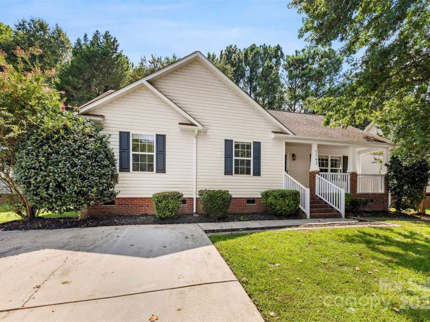 1162 Allison Bluff Trail, Rock Hill, SC 29732.  MLS# CAR4300016, YatesRealty ID 12046. 