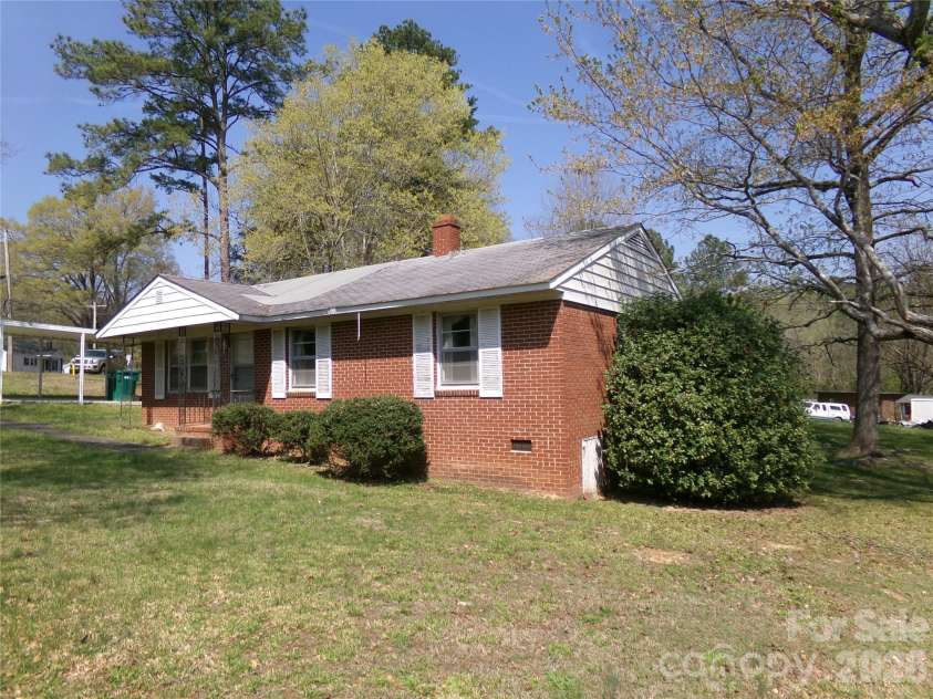 1317 Ross Drive, Albemarle, NC 28001.  MLS# CAR4362624, YatesRealty ID 12047. 