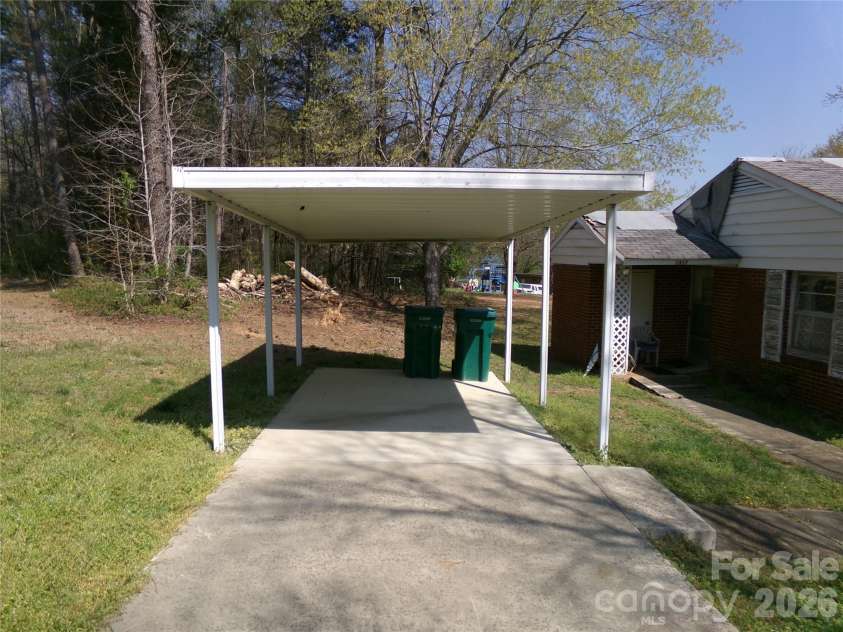 1317 Ross Drive, Albemarle, NC 28001.  MLS# CAR4362624, YatesRealty ID 12047. 