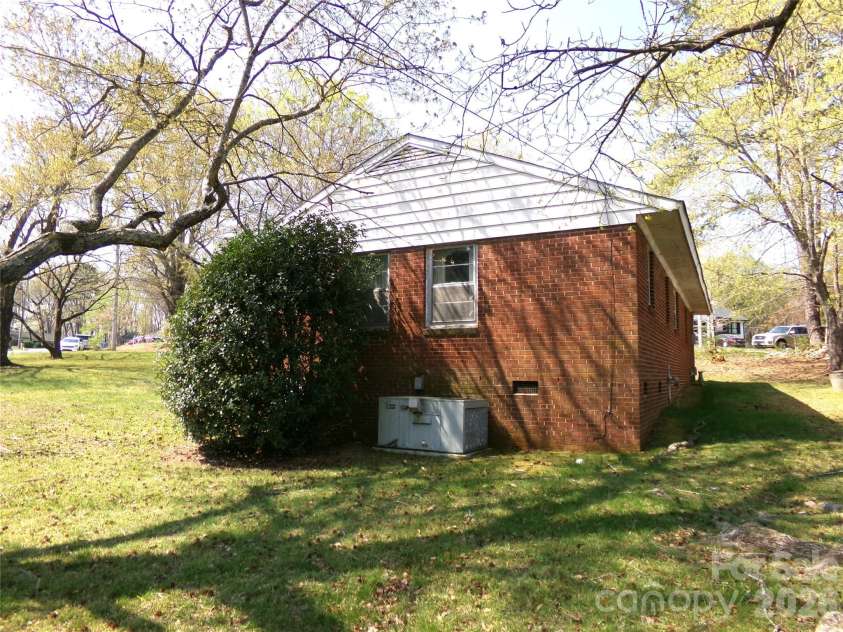 1317 Ross Drive, Albemarle, NC 28001.  MLS# CAR4362624, YatesRealty ID 12047. 