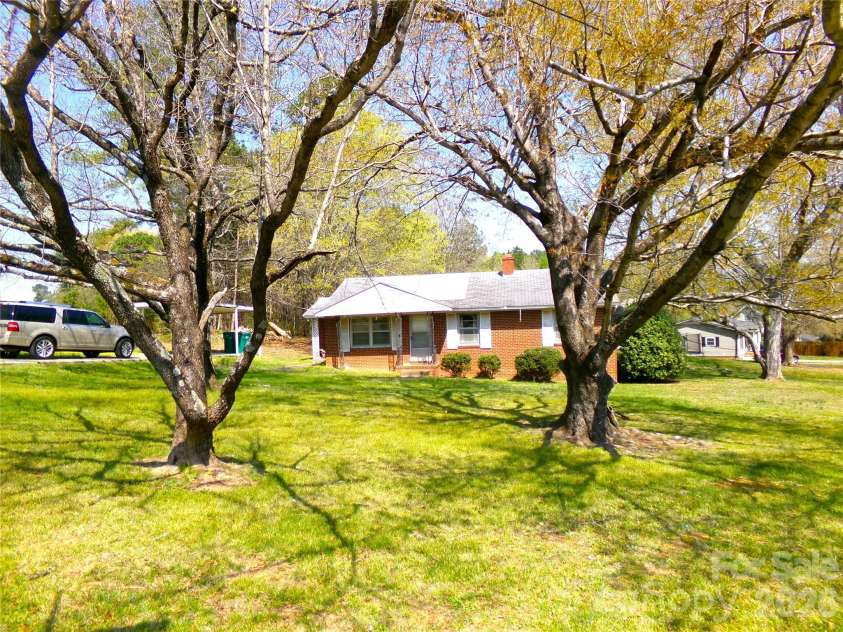 1317 Ross Drive, Albemarle, NC 28001.  MLS# CAR4362624, YatesRealty ID 12047. 