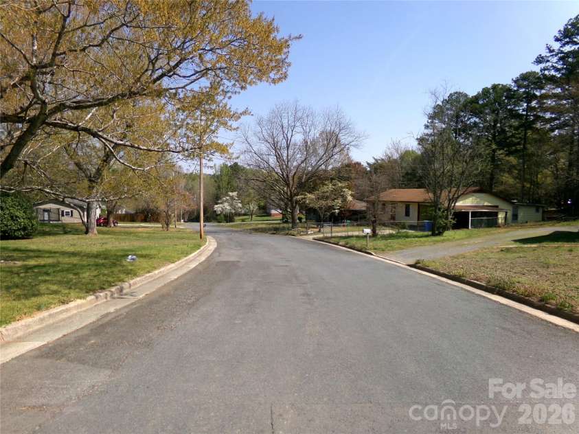 1317 Ross Drive, Albemarle, NC 28001.  MLS# CAR4362624, YatesRealty ID 12047. 