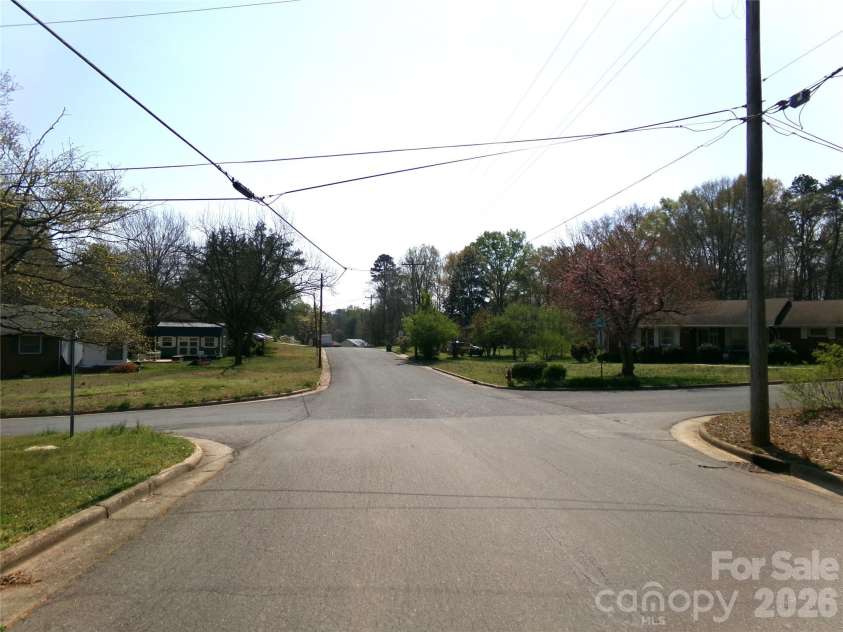 1317 Ross Drive, Albemarle, NC 28001.  MLS# CAR4362624, YatesRealty ID 12047. 
