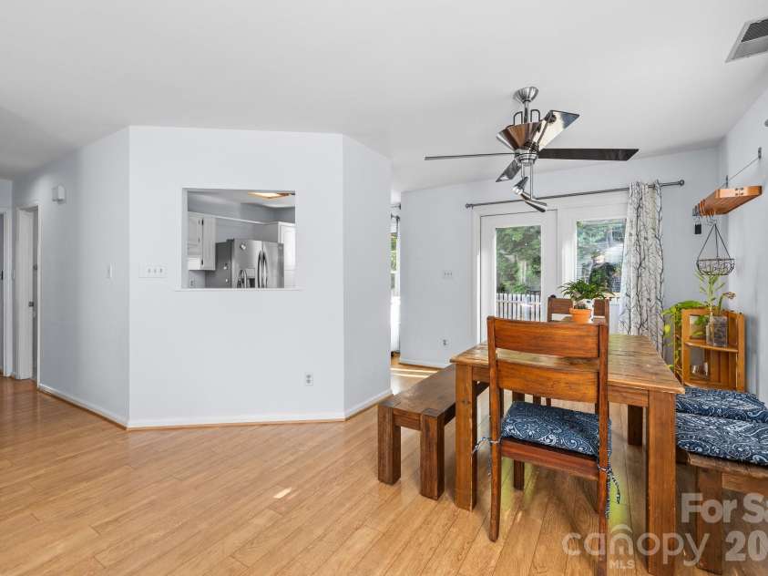 13914 Loch Loyal Drive, Charlotte, NC 28273.  MLS# CAR4363842, YatesRealty ID 12049. Dining area