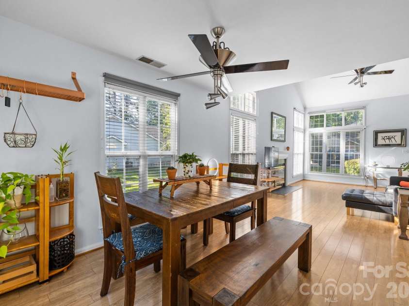 13914 Loch Loyal Drive, Charlotte, NC 28273.  MLS# CAR4363842, YatesRealty ID 12049. Dining area