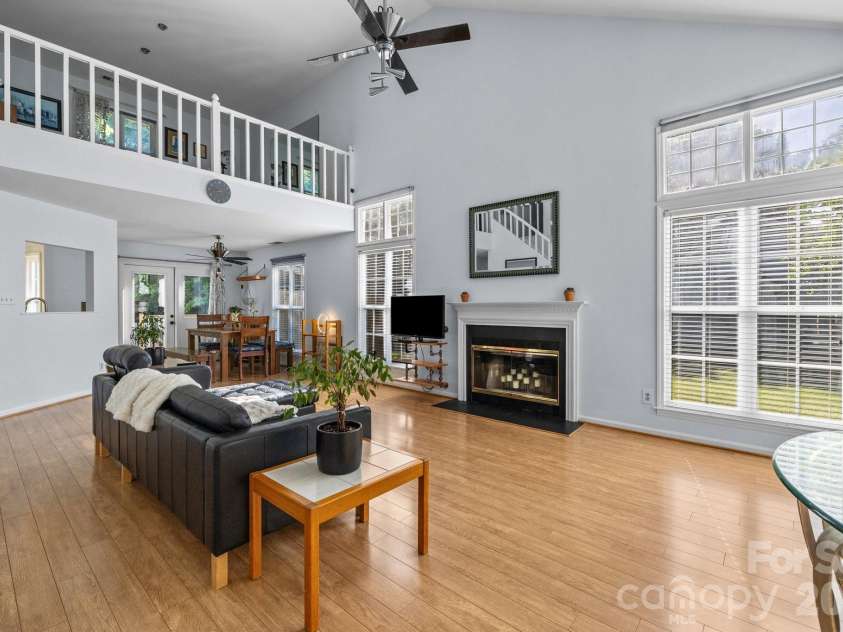 13914 Loch Loyal Drive, Charlotte, NC 28273.  MLS# CAR4363842, YatesRealty ID 12049. Great room