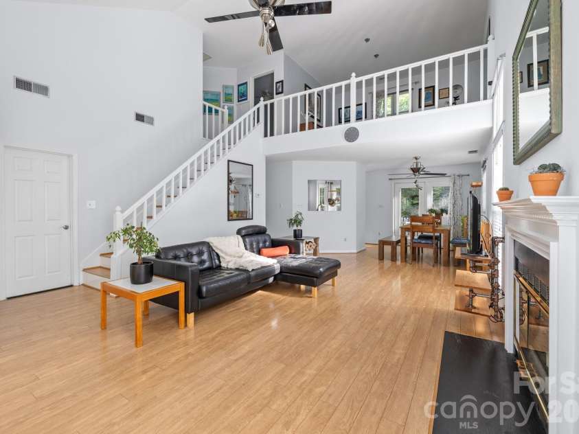 13914 Loch Loyal Drive, Charlotte, NC 28273.  MLS# CAR4363842, YatesRealty ID 12049. Great room