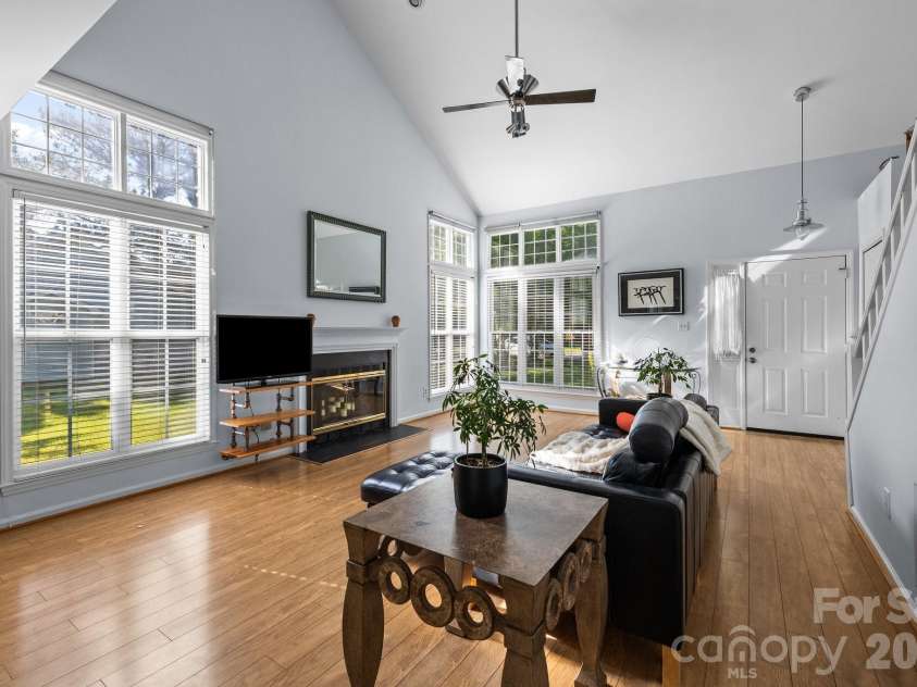 13914 Loch Loyal Drive, Charlotte, NC 28273.  MLS# CAR4363842, YatesRealty ID 12049. Great room