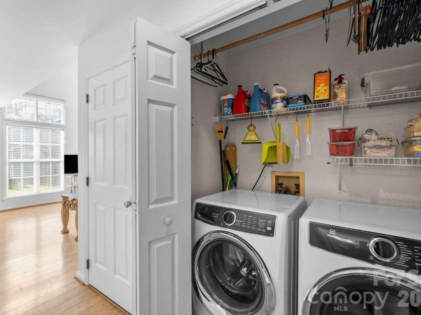 13914 Loch Loyal Drive, Charlotte, NC 28273.  MLS# CAR4363842, YatesRealty ID 12049. Laundry